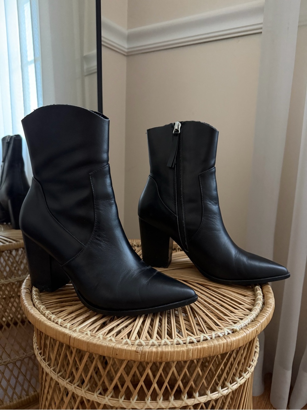 Steve Madden Janetta Black Pointed Toe Leather Ankle Boots Size 6